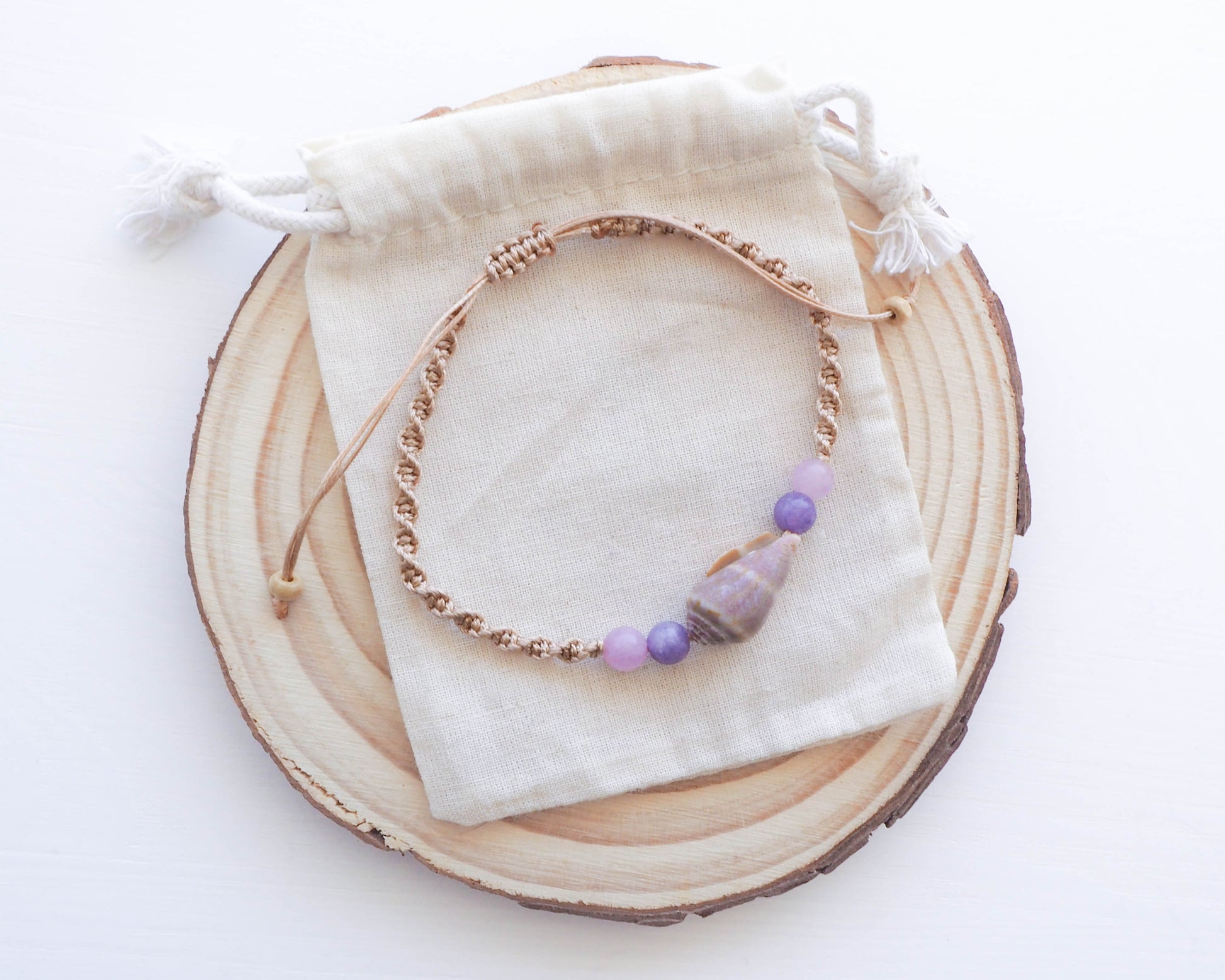 Cone shell bracelet with rose quartz and amethyst beads 