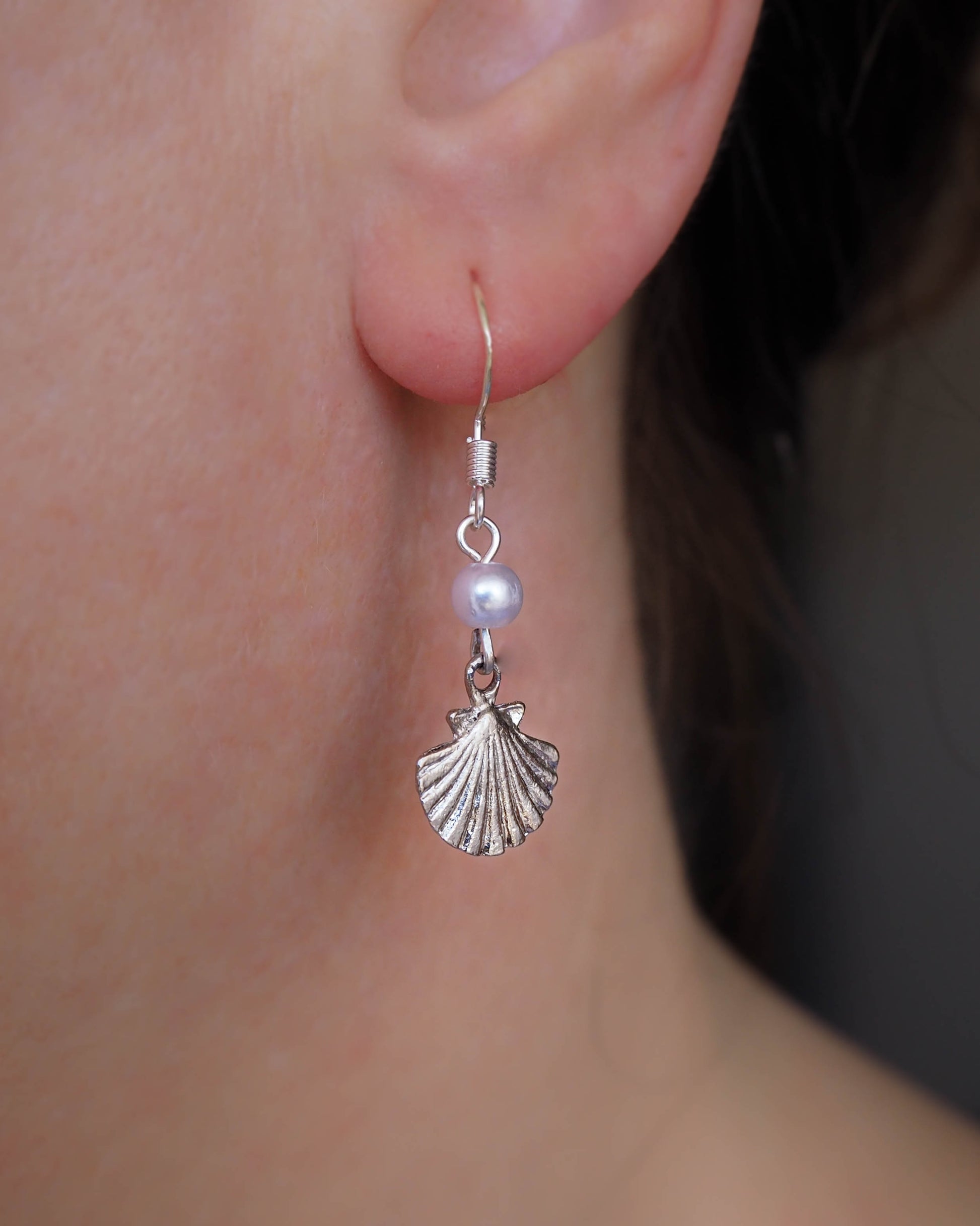 925 Silver Earrings with Pearl Beads and Silver Seashell - Beach-Inspired Elegance
