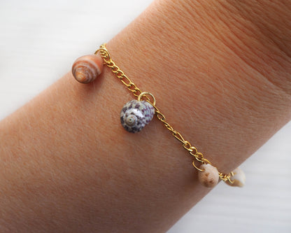 Model wearing Tiny Shells, Infinite Charm: Coastal-inspired Bracelet with Genuine Shells - Stylish and Unique