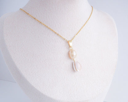 GOLD COWRIE SHELL PEARL NECKLACE ~ Champagne Pearl