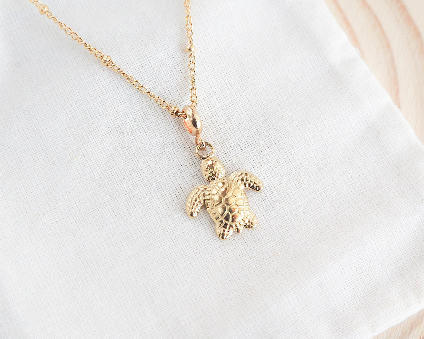 TURTLE NECKLACE ~ Gold