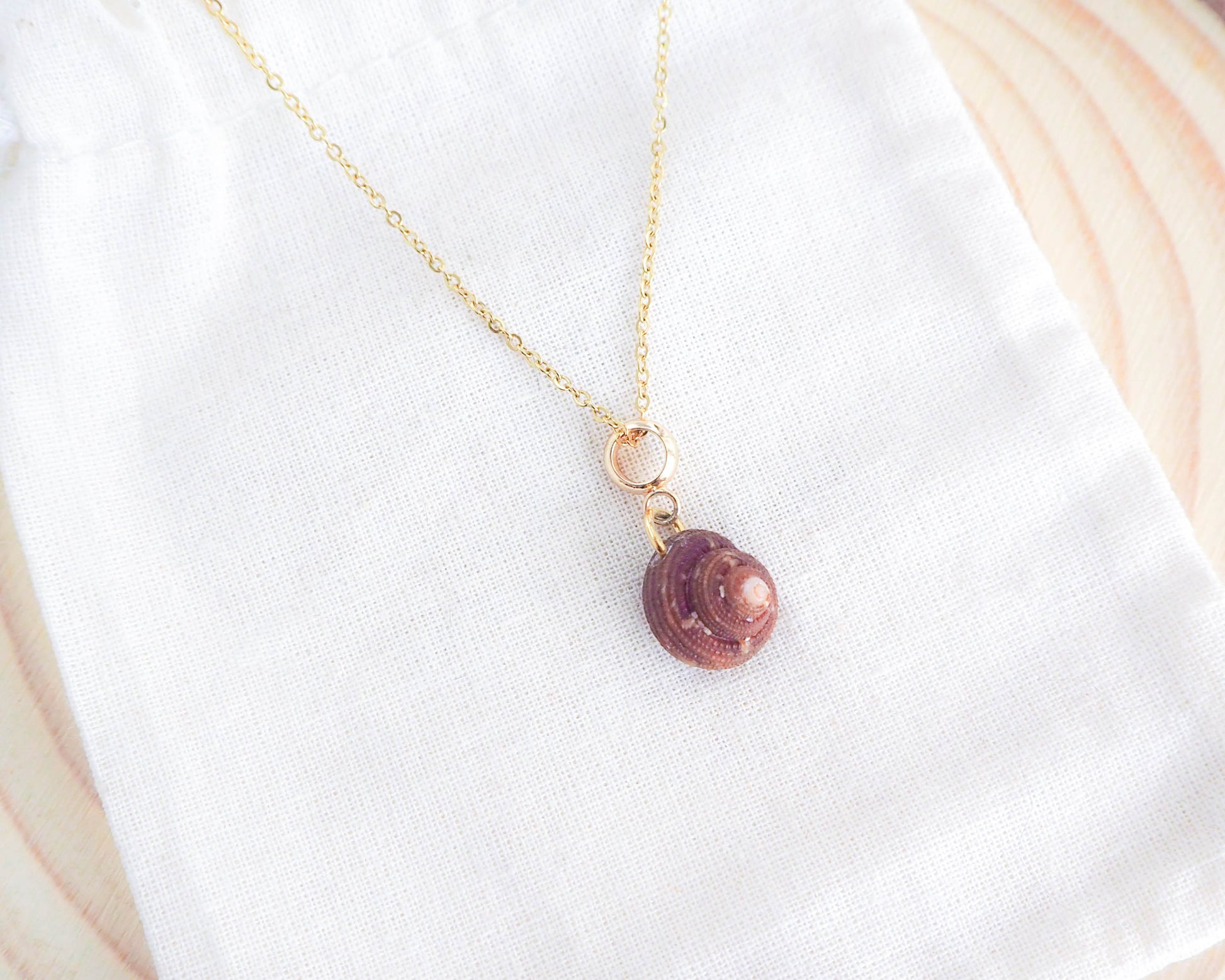 Real Shell Necklace with Bordeaux Top Shell from Algarve