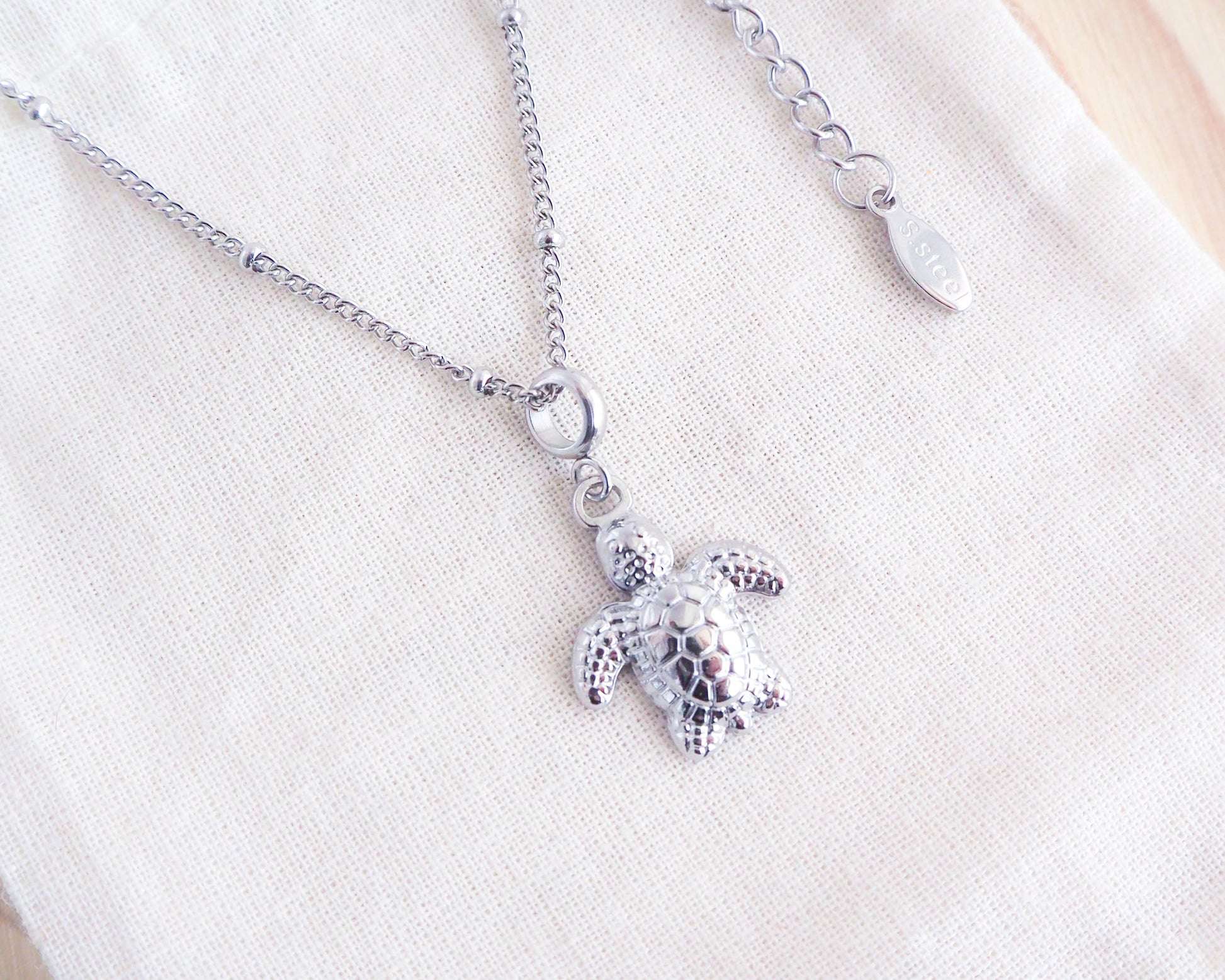 Necklace with Turtle Pendant Silver Stainless Steel 