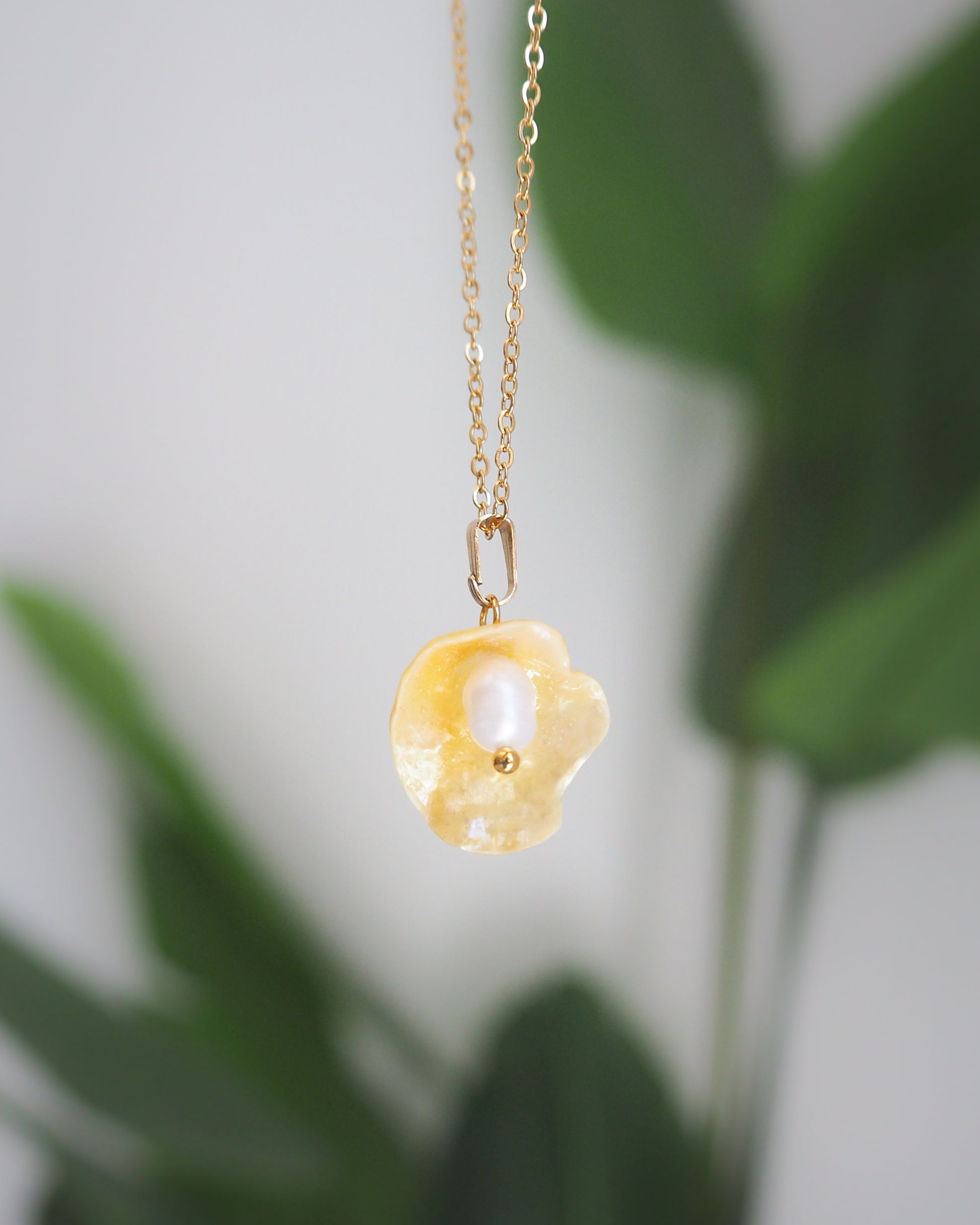 Yellow Jingle Shell Gold Necklace front view