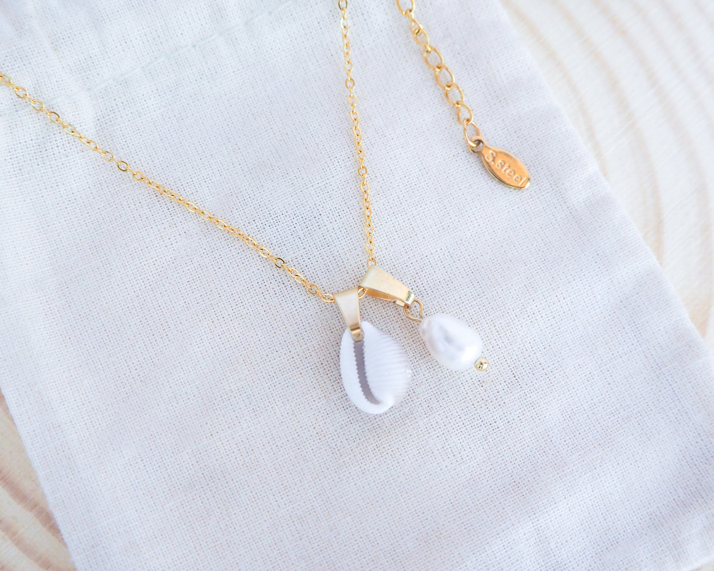 GOLD COWRIE SHELL PEARL NECKLACE II ~ Ivory Pearl