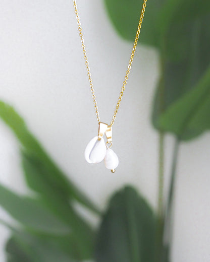 GOLD COWRIE SHELL PEARL NECKLACE II ~ Ivory Pearl