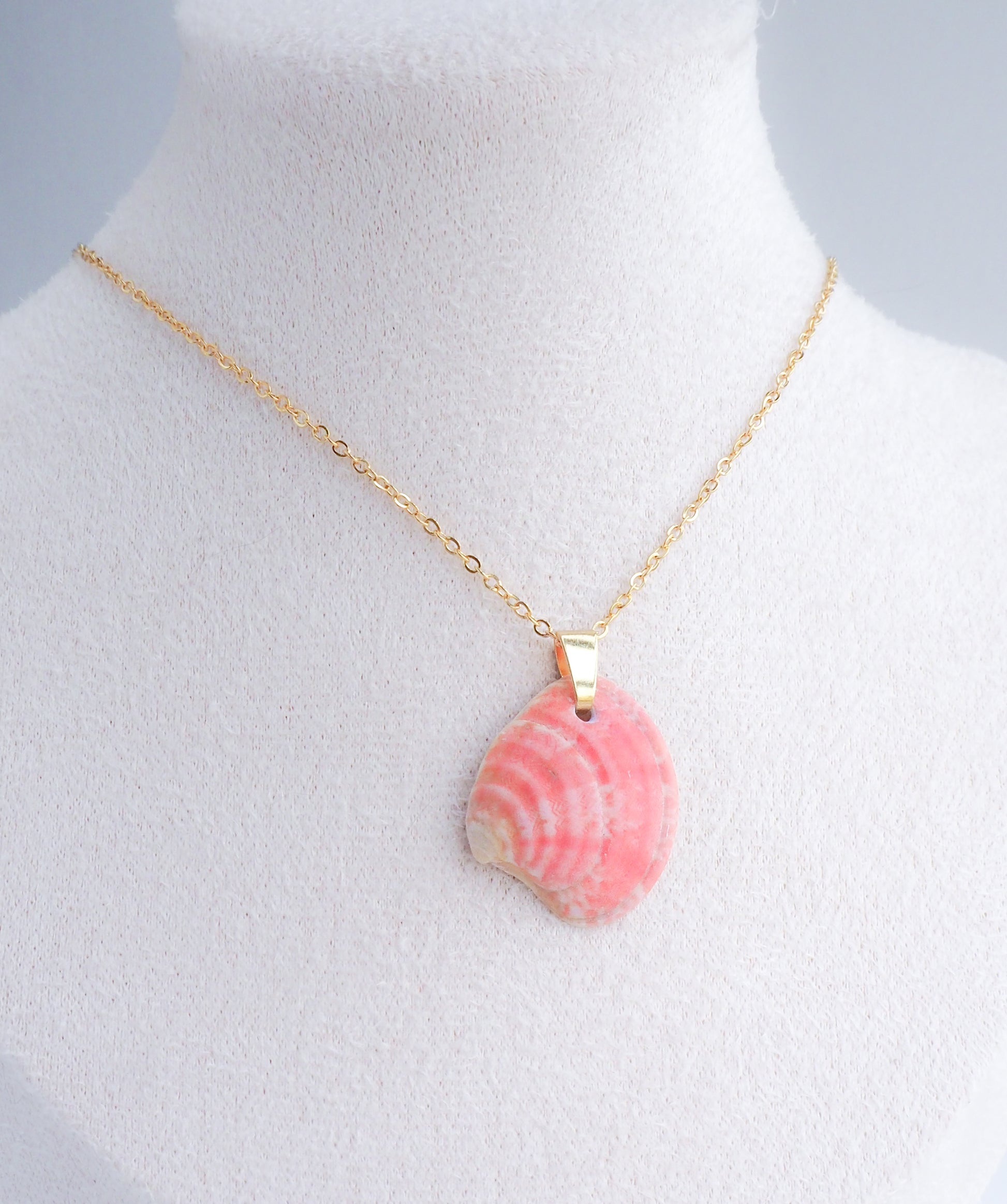 Coral Pink Venus Shell Gold Necklace 