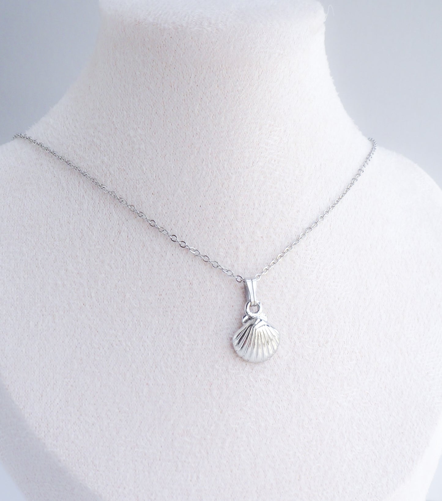 TINY SHELL NECKLACE ~ Gold or silver