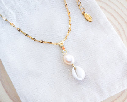 GOLD COWRIE SHELL PEARL NECKLACE ~ Champagne Pearl