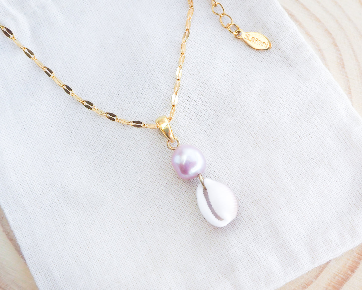 GOLD COWRIE SHELL PEARL NECKLACE ~ Rosé Pearl