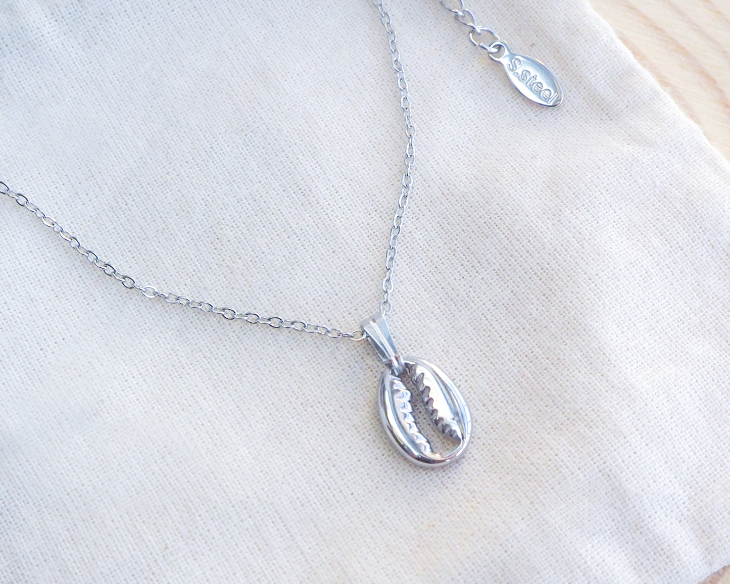 Silver Stainless Steel Cowrie Shell Pendant Necklace – Ocean-Inspired Jewelry