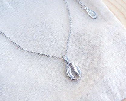 Silver Stainless Steel Cowrie Shell Pendant Necklace – Ocean-Inspired Jewelry